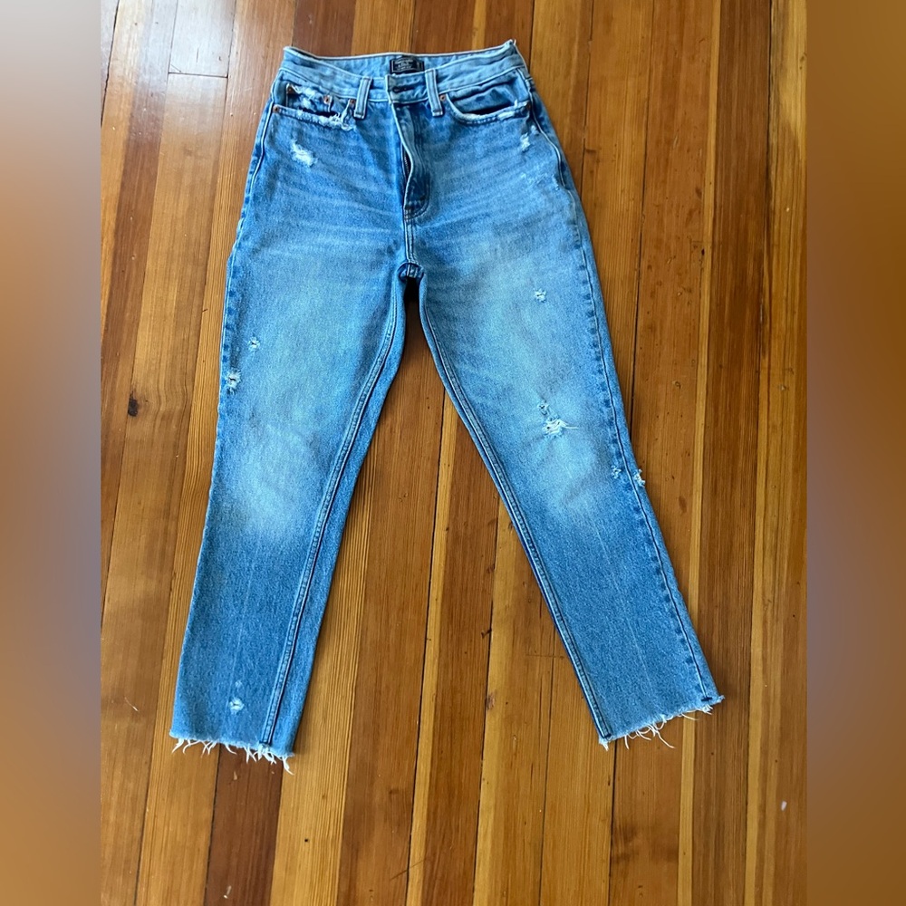Abercrombie and Fitch Mom Jean Size 26 (2)